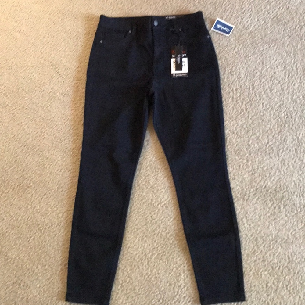 Sz 12 stretchy black skinny D.jeans.